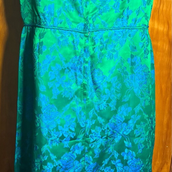 Elegant Green Floral Dress - Picture 4 of 9